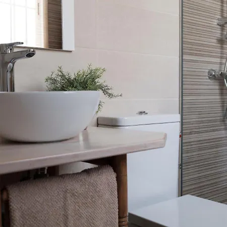 アパート Alfaros